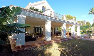 En venta: Villa Grande de Lujo Moderna cerca de playa en Marbella 2