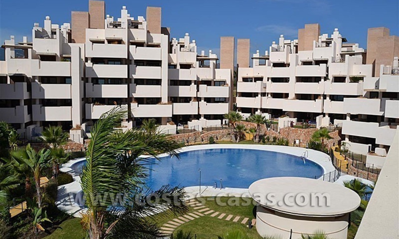 Apartamentos y Aticos modernos a la venta en primera línea de playa, Nueva Milla de Oro, Marbella - Estepona 4