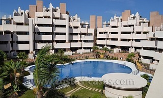Apartamentos y Aticos modernos a la venta en primera línea de playa, Nueva Milla de Oro, Marbella - Estepona 4