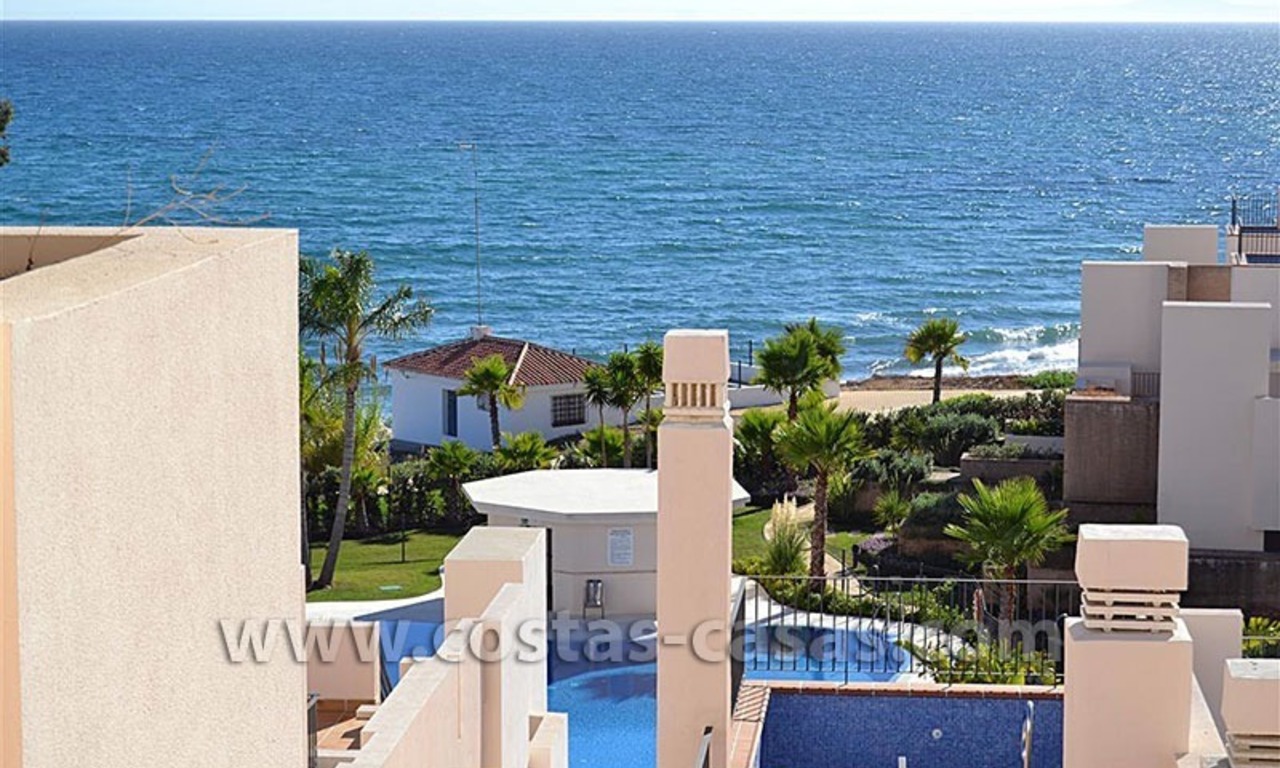 Apartamentos y Aticos modernos a la venta en primera línea de playa, Nueva Milla de Oro, Marbella - Estepona 0