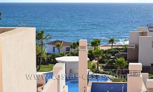 Apartamentos y Aticos modernos a la venta en primera línea de playa, Nueva Milla de Oro, Marbella - Estepona 