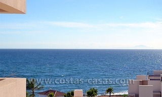 Apartamentos y Aticos modernos a la venta en primera línea de playa, Nueva Milla de Oro, Marbella - Estepona 1