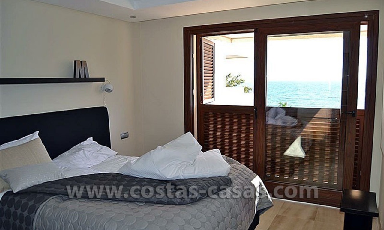 Apartamentos y Aticos modernos a la venta en primera línea de playa, Nueva Milla de Oro, Marbella - Estepona 15