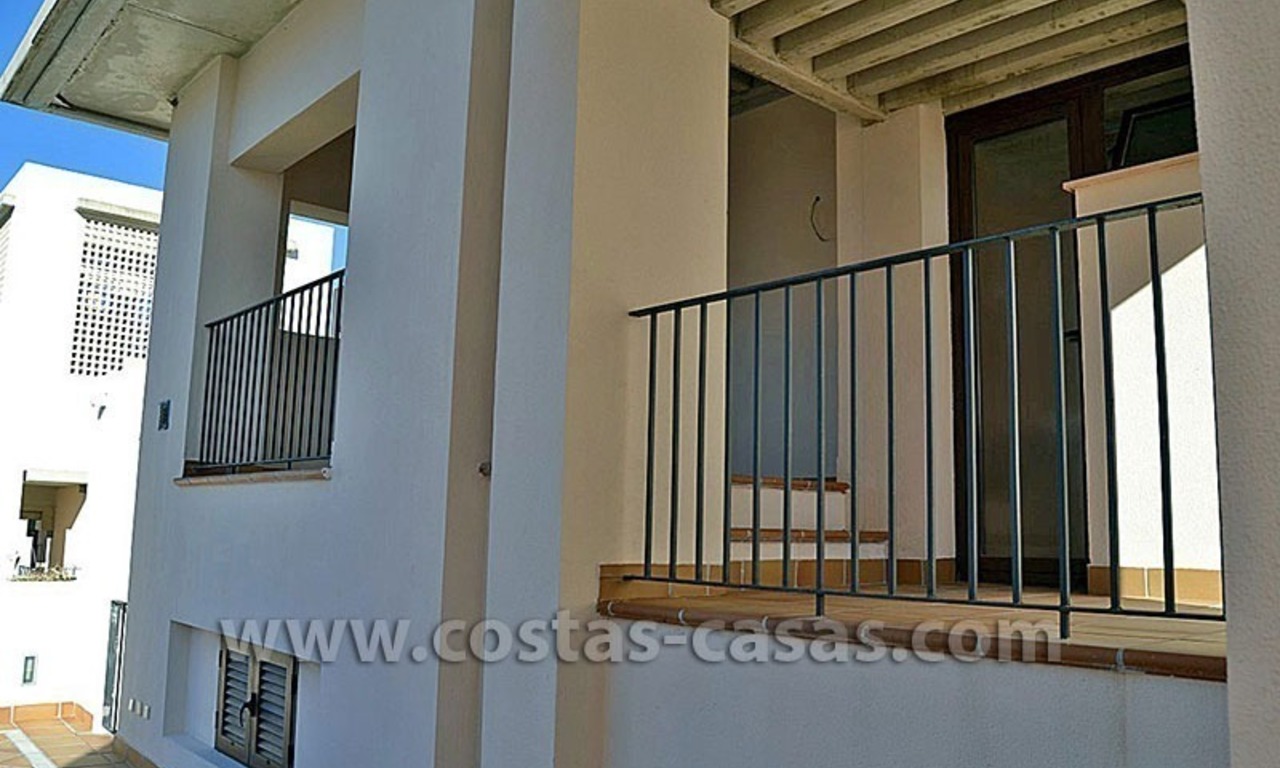 Apartamentos y Aticos modernos a la venta en primera línea de playa, Nueva Milla de Oro, Marbella - Estepona 9