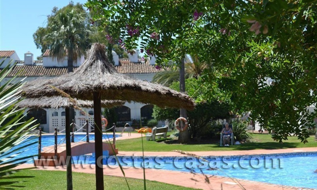 En venta: Casa adosada cerca de la playa e instalaciones en Marbella - Estepona 1