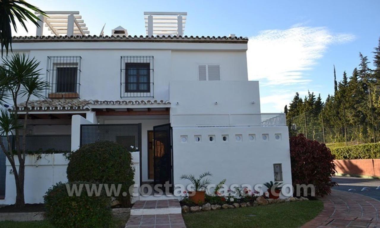 En venta: Casa adosada cerca de la playa e instalaciones en Marbella - Estepona 2
