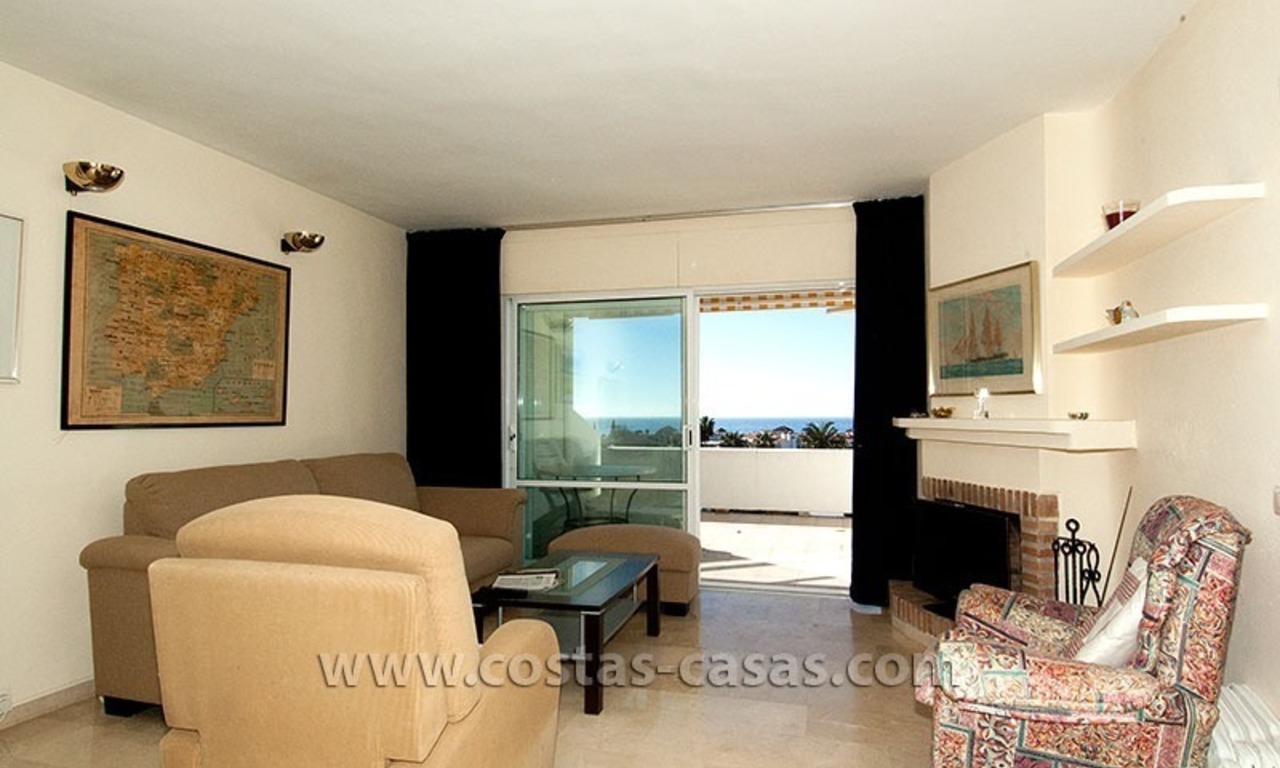 En venta: Apartamento cerca de Puerto Banús, Nueva Andalucía, Marbella 3