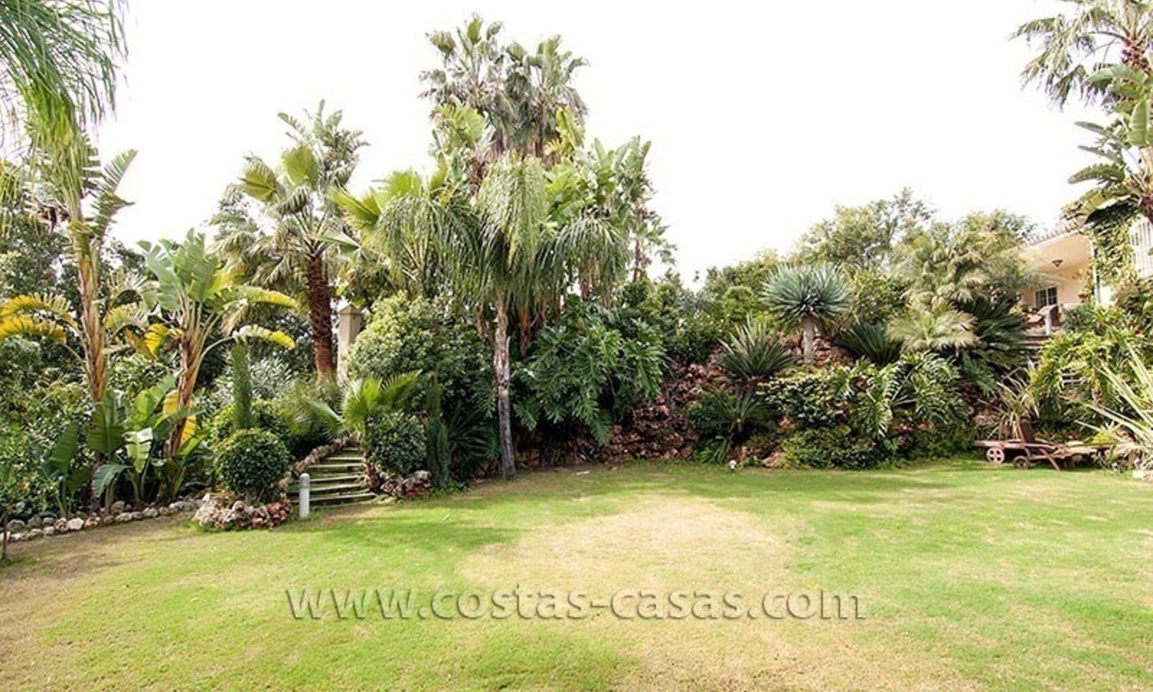 Villa en primera linea de golf en venta en Nueva Andalucía, Marbella 8