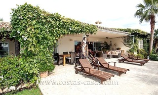 Villa en primera linea de golf en venta en Nueva Andalucía, Marbella 3