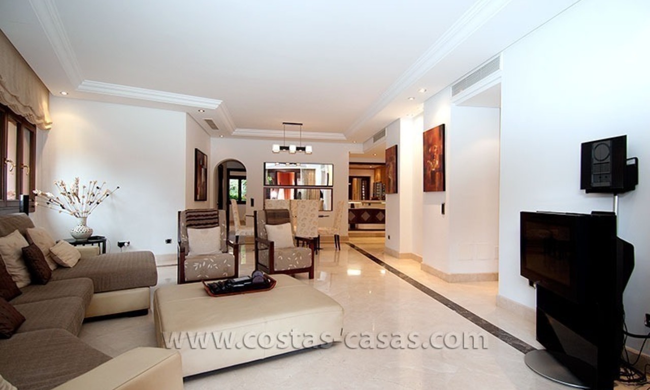 Apartamento en primera linea de playa en venta en el complejo exclusivo, Nueva Milla de Oro, Marbella - Estepona 7