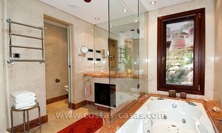Apartamento en primera linea de playa en venta en el complejo exclusivo, Nueva Milla de Oro, Marbella - Estepona 16