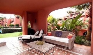 Apartamento en primera linea de playa en venta en el complejo exclusivo, Nueva Milla de Oro, Marbella - Estepona 1