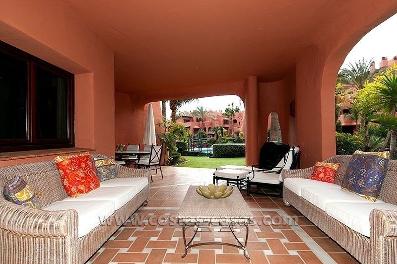 Apartamento en primera linea de playa en venta en el complejo exclusivo, Nueva Milla de Oro, Marbella - Estepona