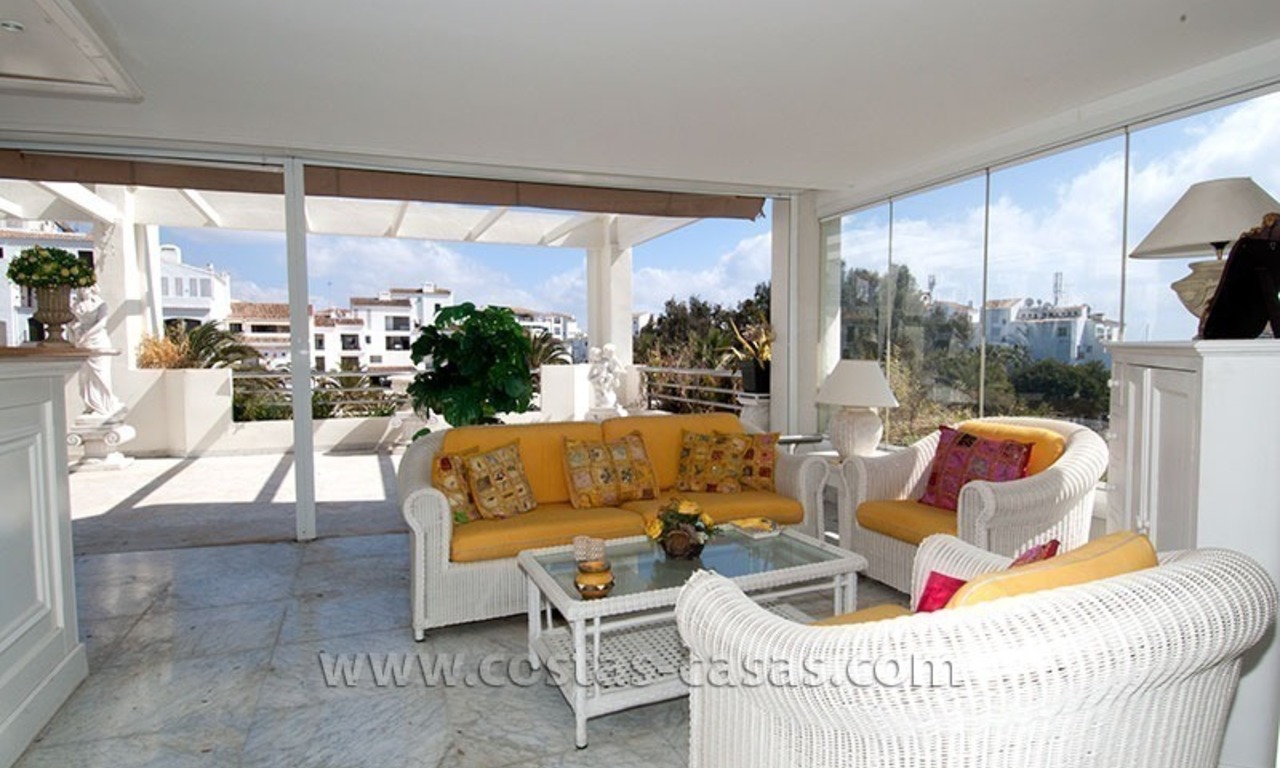 En venta: Exclusivo Apartamento en Playas del Duque - Primera Linea de Playa en Puerto Banús, Marbella 6