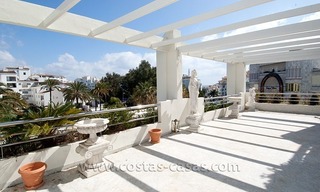En venta: Exclusivo Apartamento en Playas del Duque - Primera Linea de Playa en Puerto Banús, Marbella 4