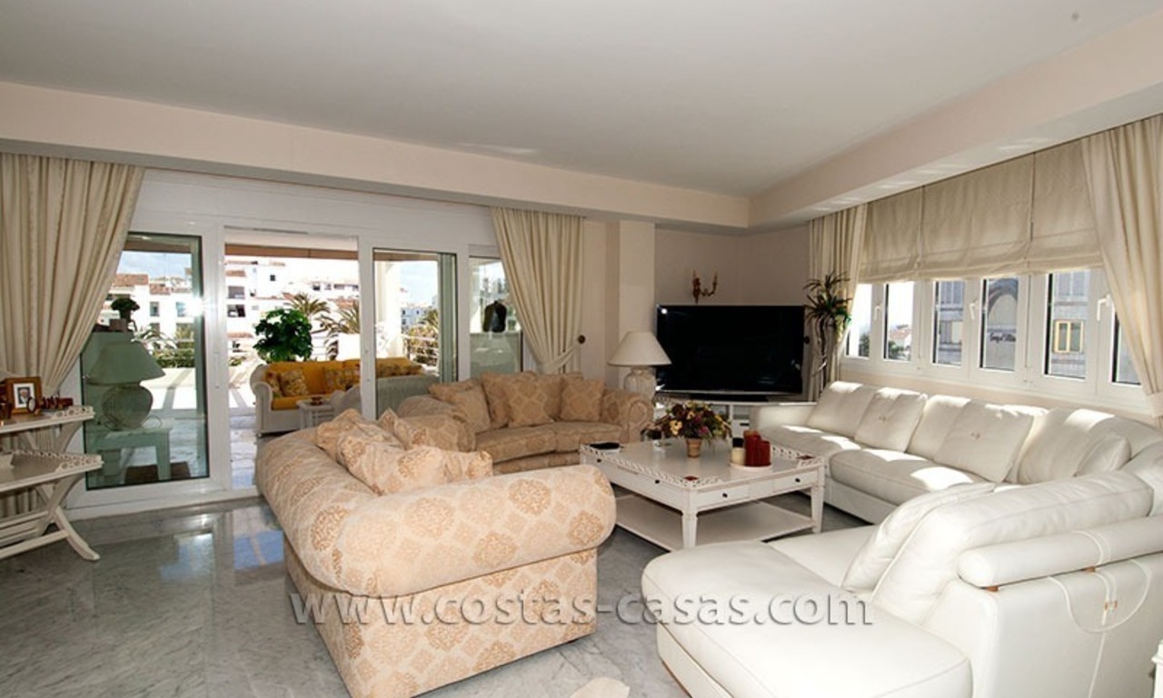 En venta: Exclusivo Apartamento en Playas del Duque - Primera Linea de Playa en Puerto Banús, Marbella 7