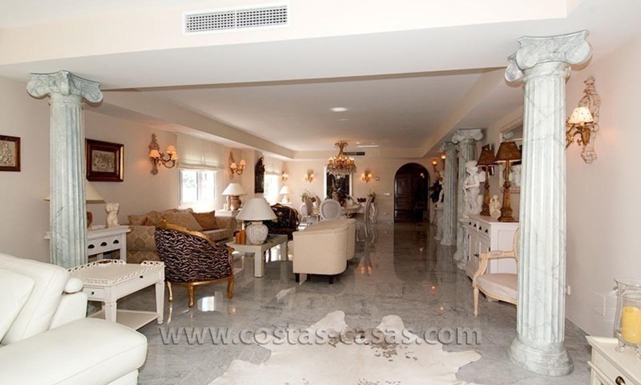 En venta: Exclusivo Apartamento en Playas del Duque - Primera Linea de Playa en Puerto Banús, Marbella 8