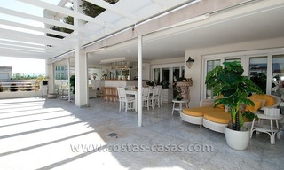 En venta: Exclusivo Apartamento en Playas del Duque - Primera Linea de Playa en Puerto Banús, Marbella 0