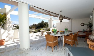 En venta: Apartamento en Playas del Duque - Primera Linea de Playa en Puerto Banús, Marbella 4