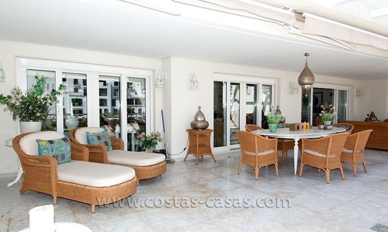 En venta: Apartamento en Playas del Duque - Primera Linea de Playa en Puerto Banús, Marbella 3
