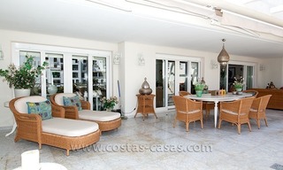 En venta: Apartamento en Playas del Duque - Primera Linea de Playa en Puerto Banús, Marbella 3