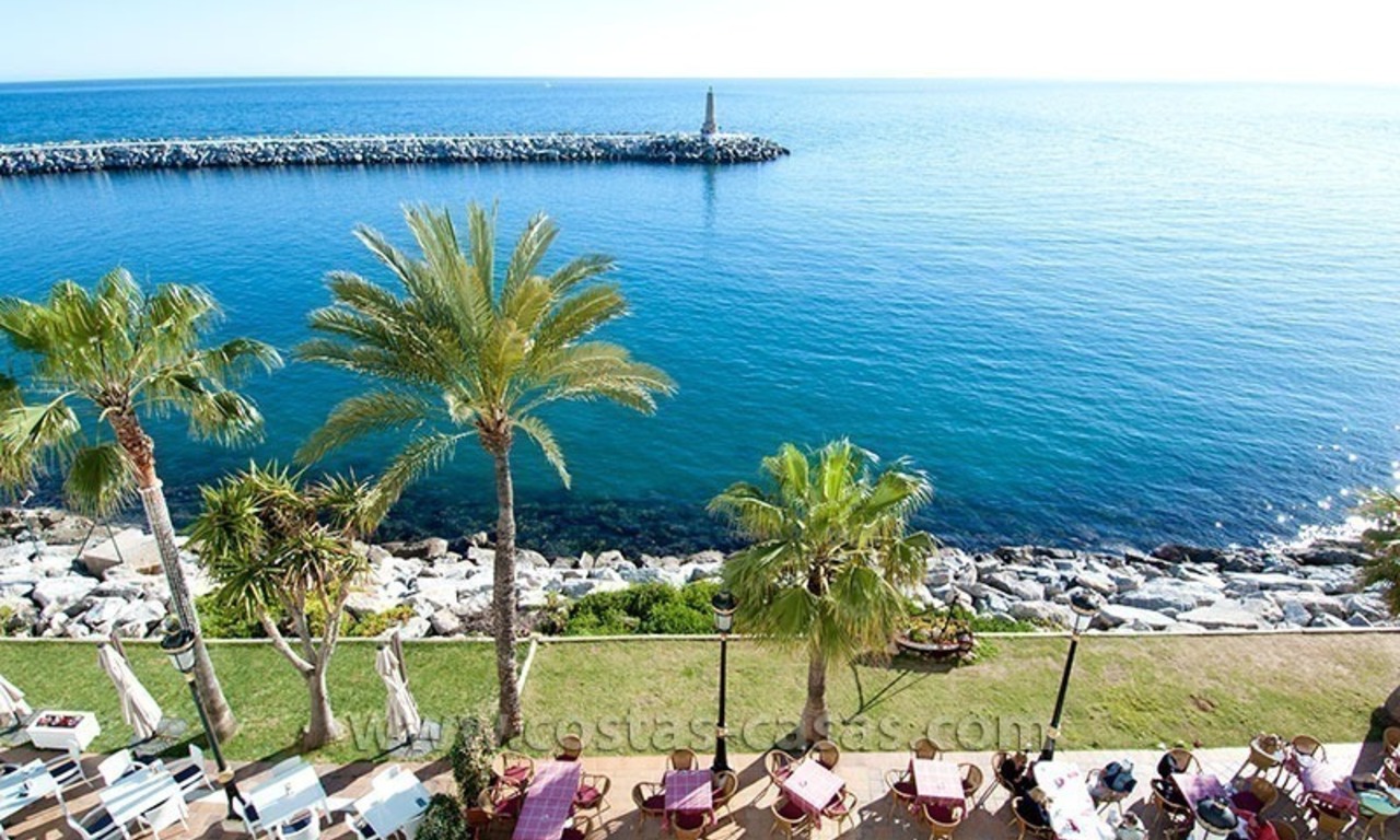 En venta: Apartamento cerca de playa en Puerto Banús, Marbella 0