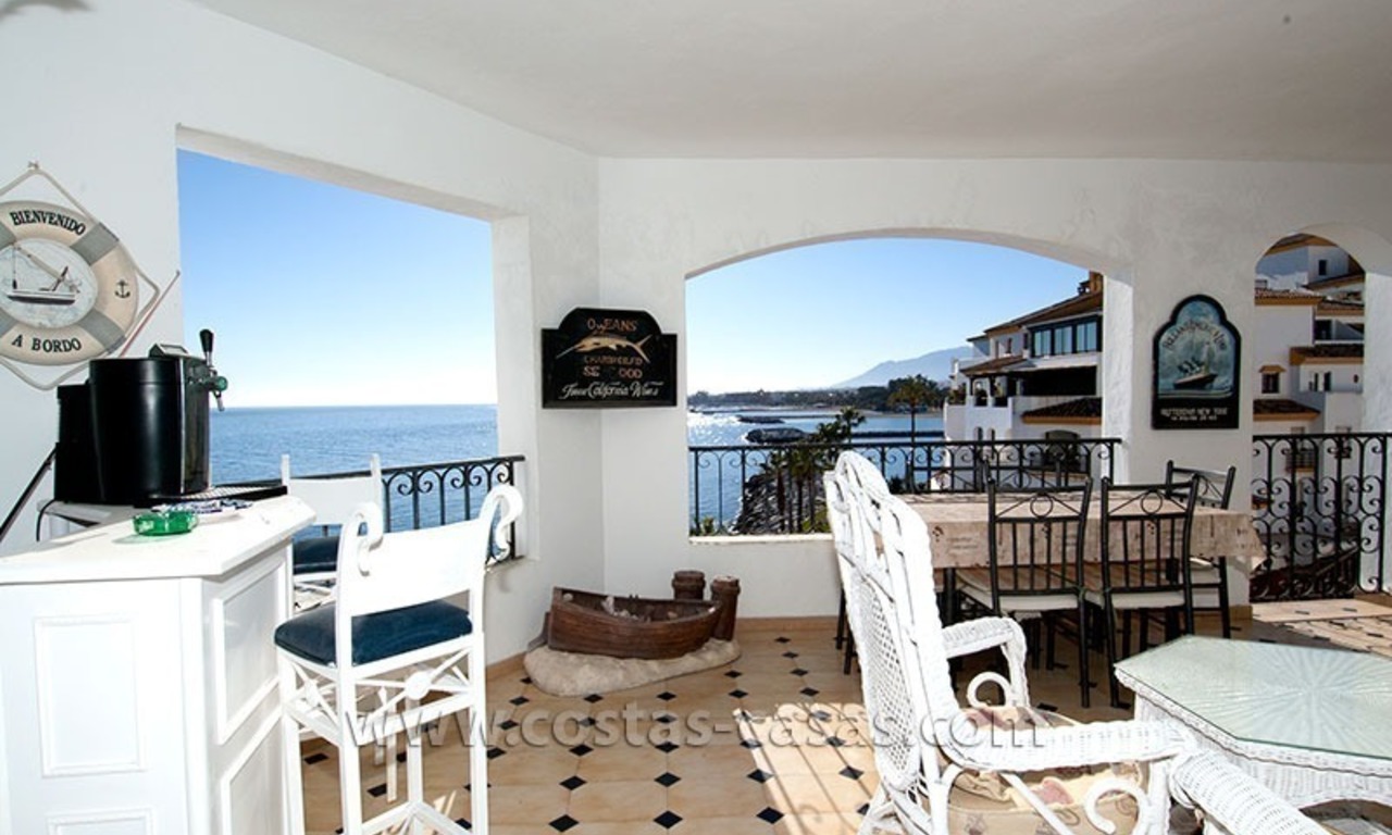En venta: Apartamento cerca de playa en Puerto Banús, Marbella 4