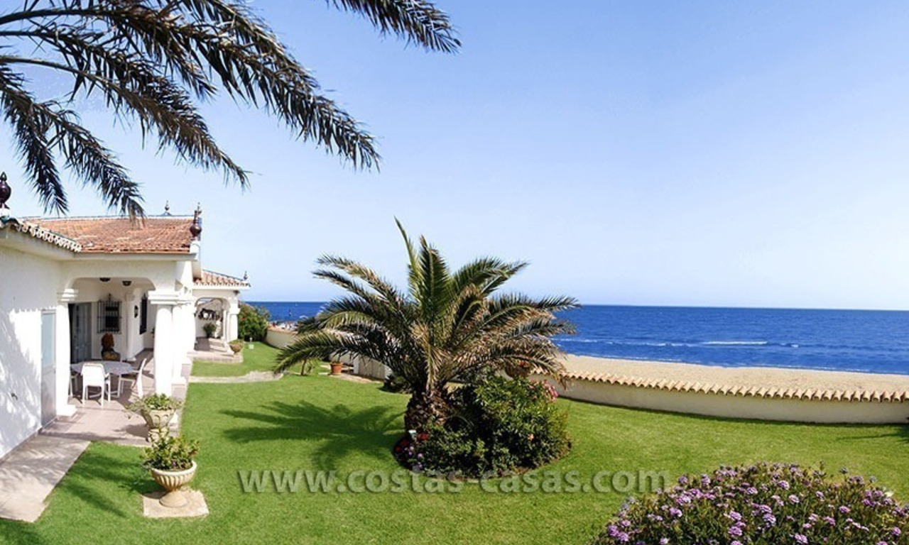 En venta: Villa en primera línea de playa en Marbella 4
