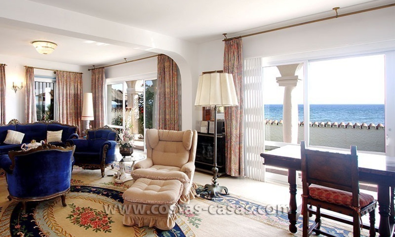 En venta: Villa en primera línea de playa en Marbella 6
