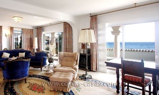 En venta: Villa en primera línea de playa en Marbella 6
