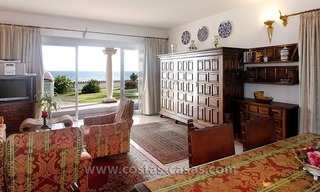 En venta: Villa en primera línea de playa en Marbella 9