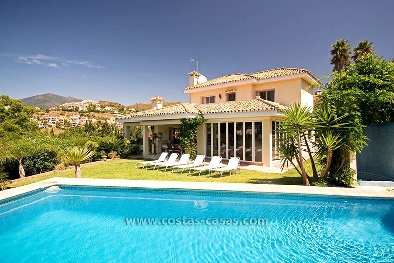 En venta: Ganga villa cerca de Campos de Golf en Nueva Andalucía, Marbella