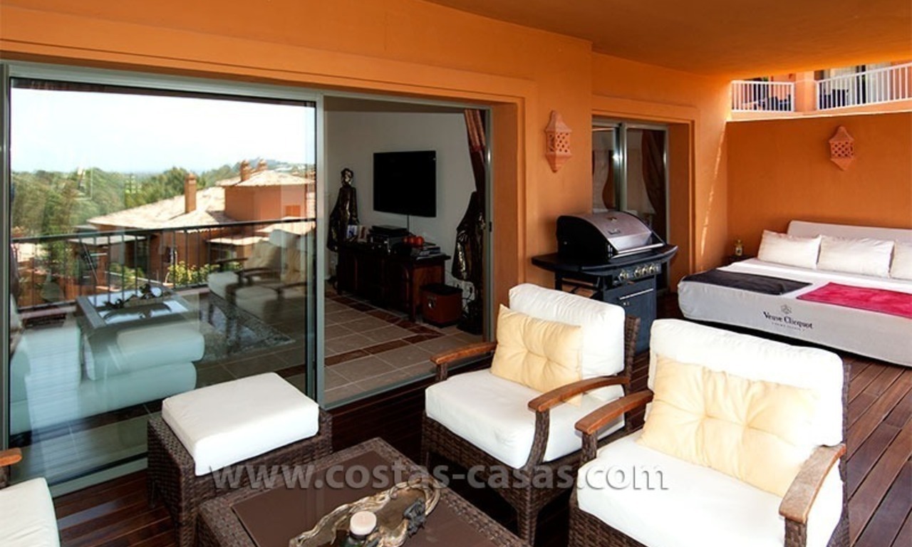 Oportunidad! Apartamento de lujo en venta, con vistas al mar, primera linea de golf en Marbella - Benahavis 0