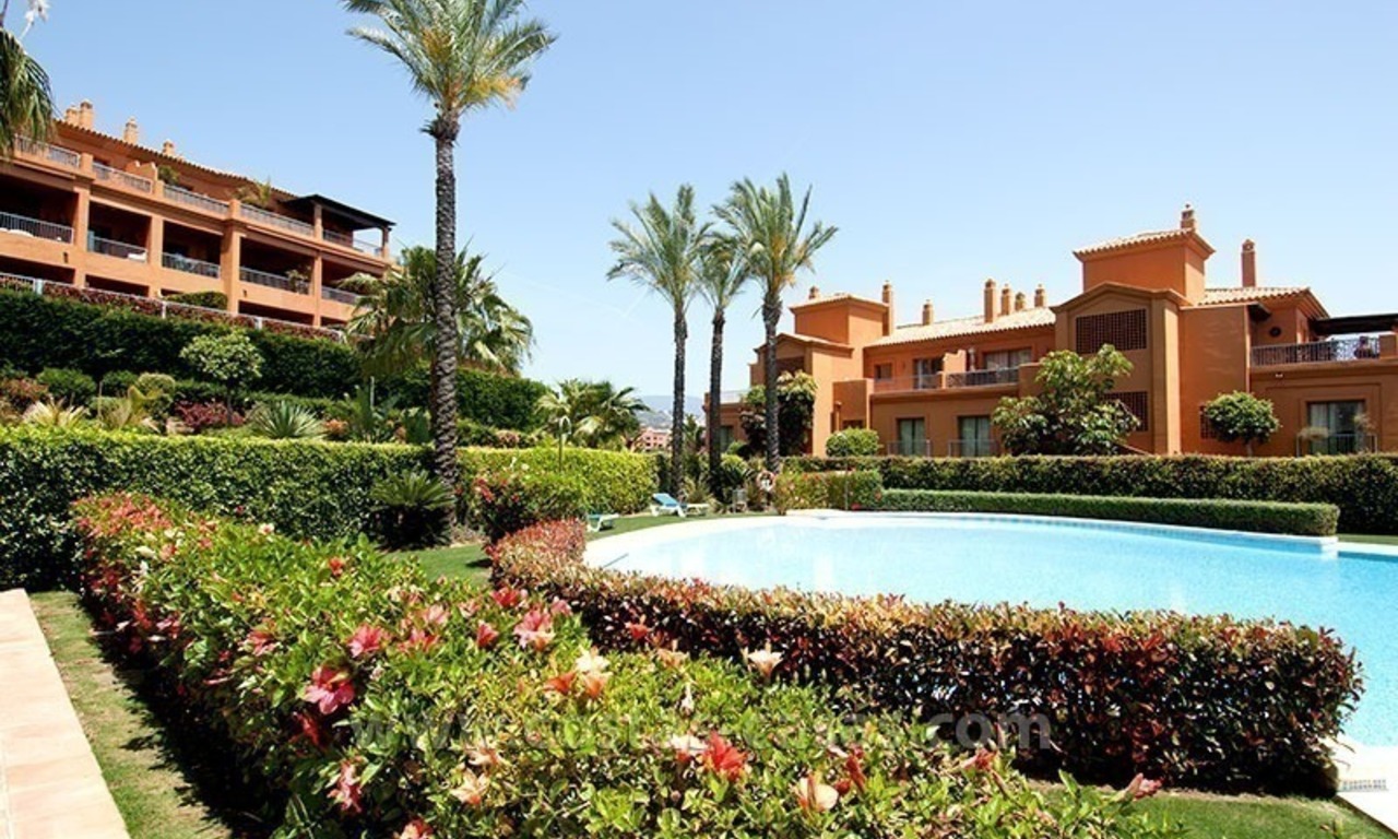 Oportunidad! Apartamento de lujo en venta, con vistas al mar, primera linea de golf en Marbella - Benahavis 15