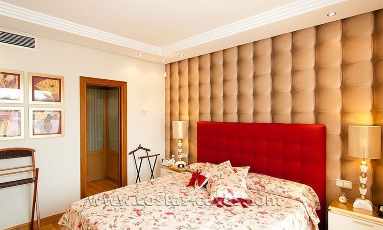 En venta: Casa amplia con acceso a la playa privada, Nueva Milla de Oro, Marbella - Estepona 20