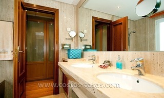 En venta: Casa amplia con acceso a la playa privada, Nueva Milla de Oro, Marbella - Estepona 24
