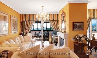 En venta: Apartamento atico al lado de playa y centro de Puerto Banús, Marbella 1