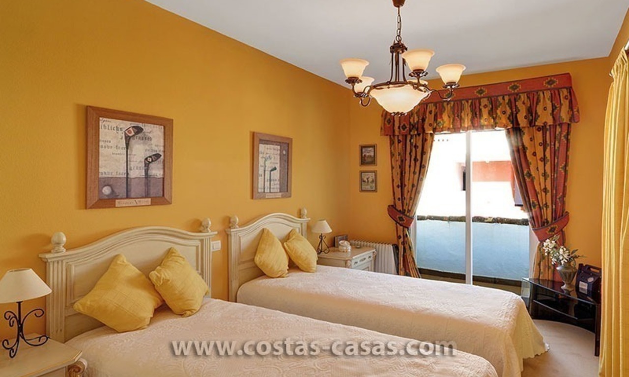 En venta: Apartamento atico al lado de playa y centro de Puerto Banús, Marbella 8