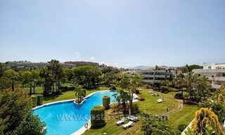 En venta: Moderno Apartamento de golf en prestigiosa parte de Marbella 0