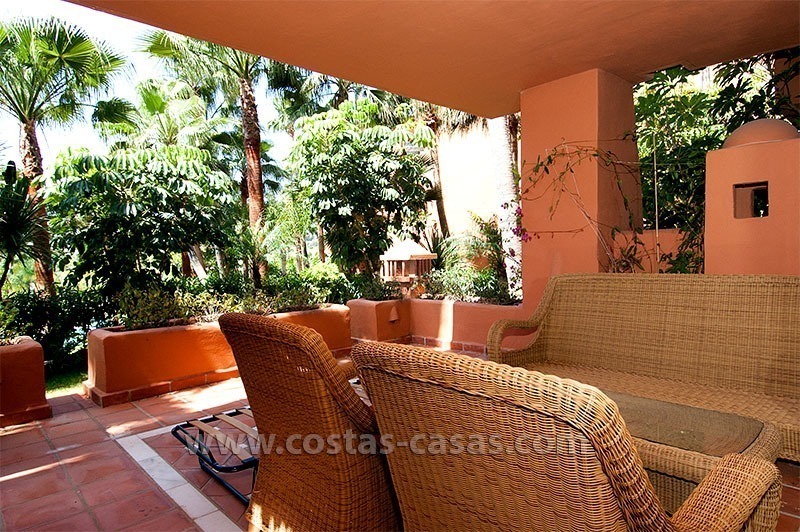 En venta: Apartamento moderno de lujo cerca, Puerto Banús, Marbella