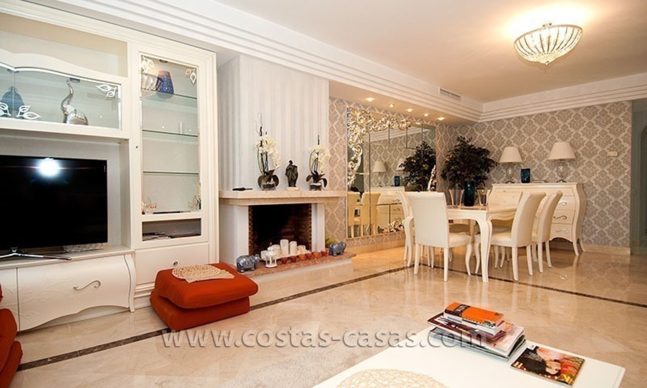 En venta: Apartamento moderno de lujo cerca, Puerto Banús, Marbella 3