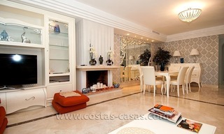 En venta: Apartamento moderno de lujo cerca, Puerto Banús, Marbella 3