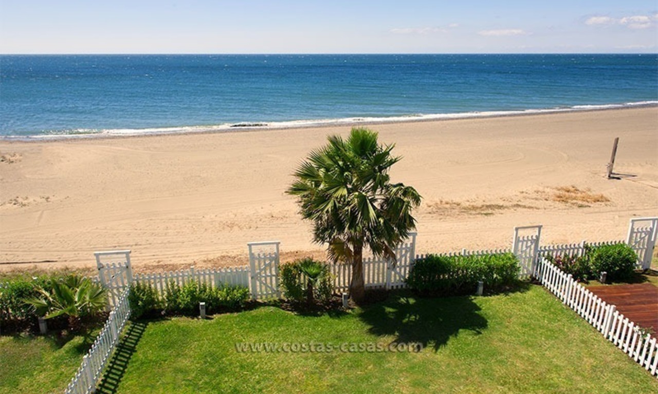 Casa adosada frente al mar, en primera línea de playa en alquiler vacacional, Nueva Milla de Oro, Marbella - Estepona 1