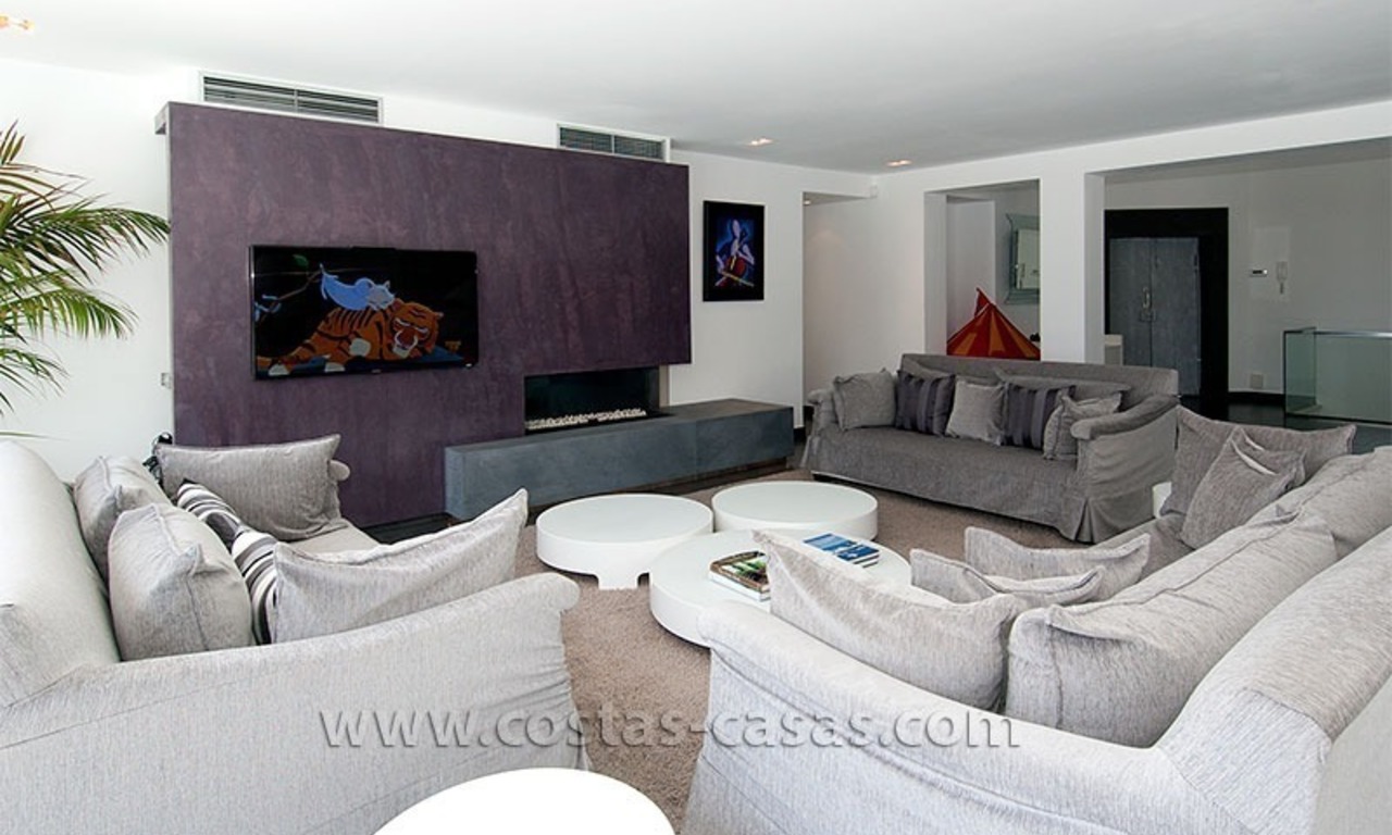 En venta: Villa moderna de lujo, exclusiva zona, Milla de Oro - Marbella 11