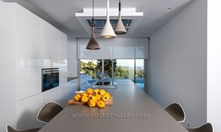 En venta: Villa moderna de lujo, exclusiva zona, Milla de Oro - Marbella 31