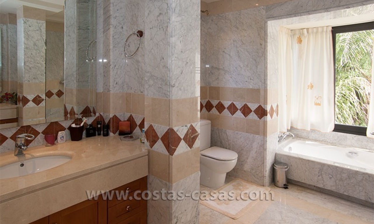 En venta: Villa de lujo en estilo Mediterraneo, Milla de Oro - Marbella 32
