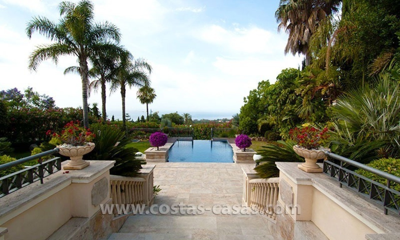 En venta: Villa de lujo en estilo Mediterraneo, Milla de Oro - Marbella 0