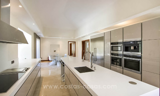 Villa de estilo contemporáneo en venta en La Zagaleta entre Benahavís y Marbella 22718 