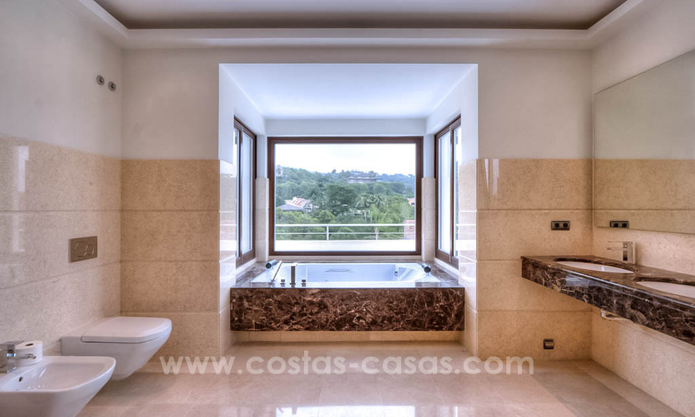 Villa de estilo contemporáneo en venta en La Zagaleta entre Benahavís y Marbella 22723