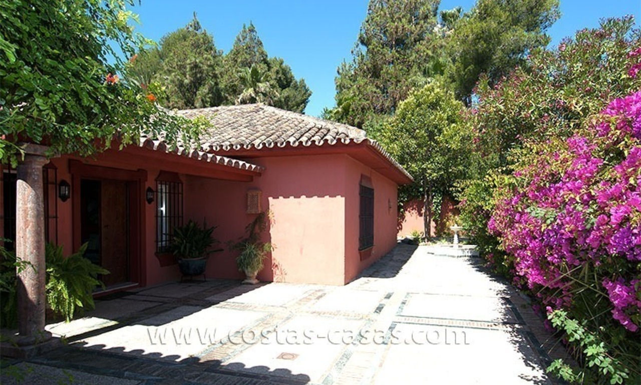 En venta: Villa en primera linea de playa, Marbella Oeste 2